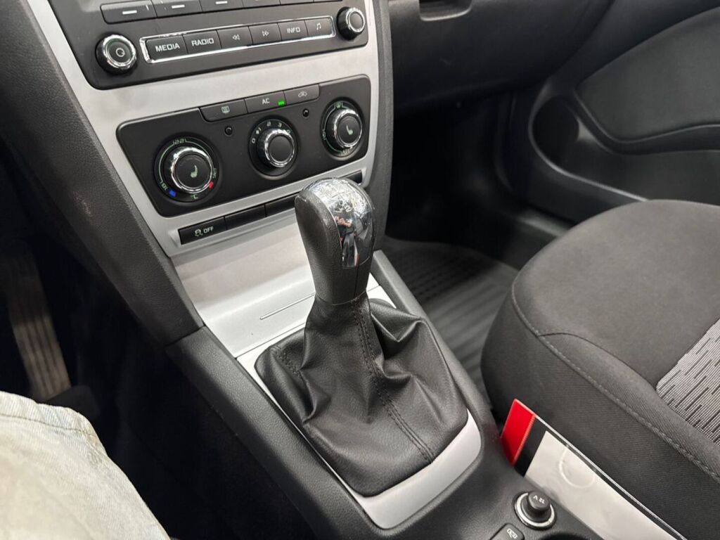 Skoda Octavia 2010 Harmaa