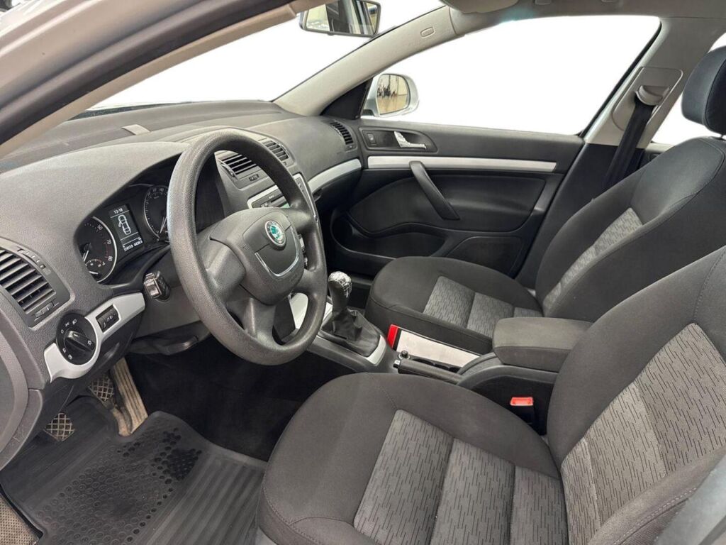 Skoda Octavia 2010 Harmaa