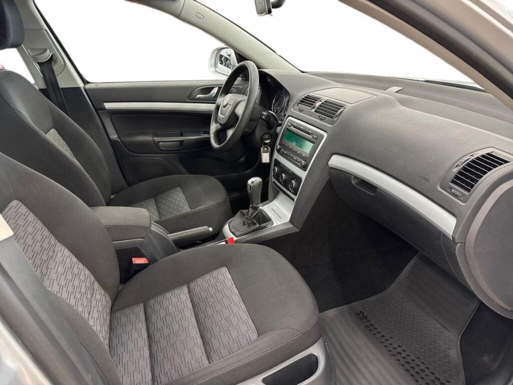 Skoda Octavia 2010 Harmaa