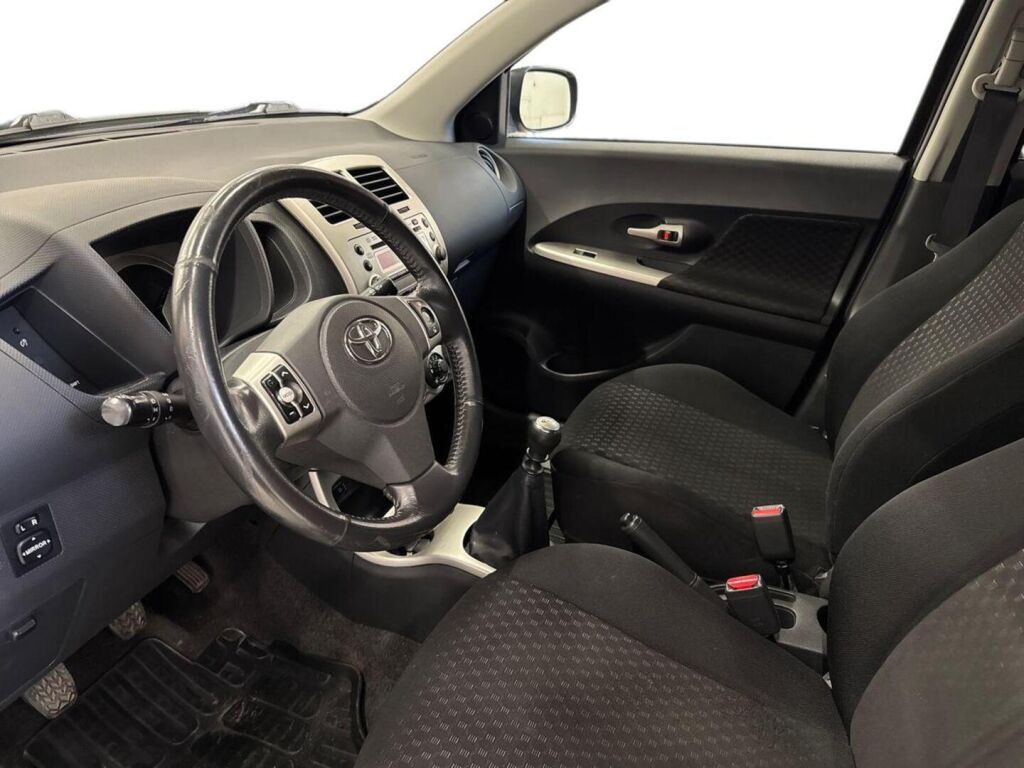 Toyota Urban Cruiser 2011 Violetti