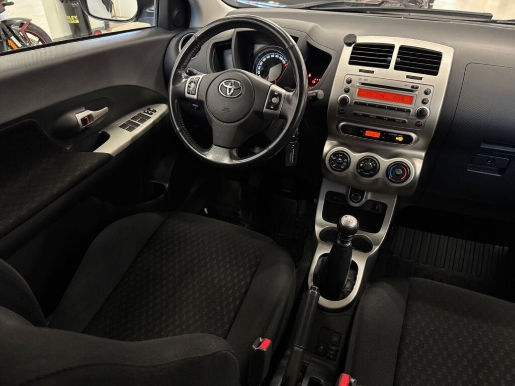 Toyota Urban Cruiser 2011 Violetti