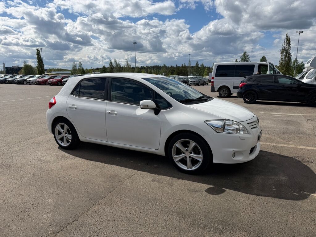 Toyota Auris 2010 Valkoinen