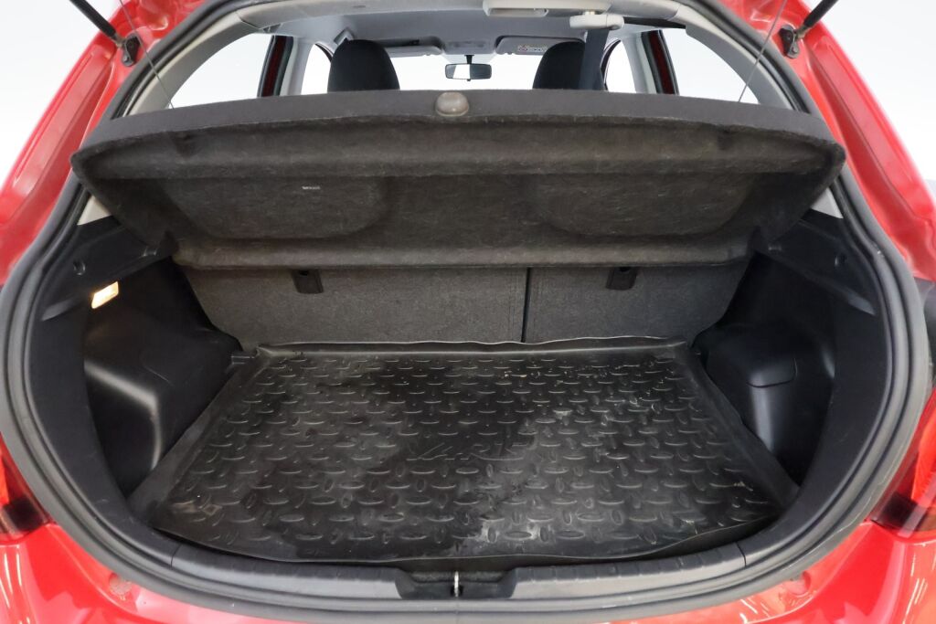 Toyota Yaris 2017 Punainen