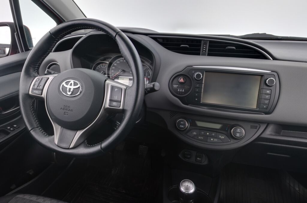 Toyota Yaris 2017 Punainen