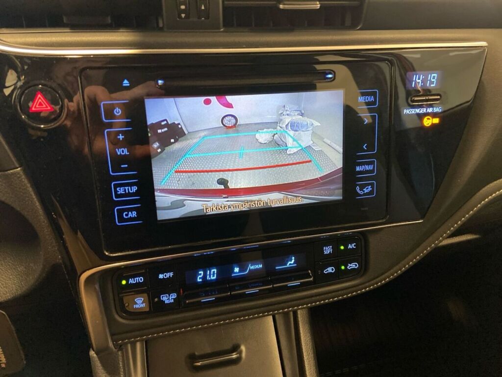 Toyota Auris 2017 Punainen