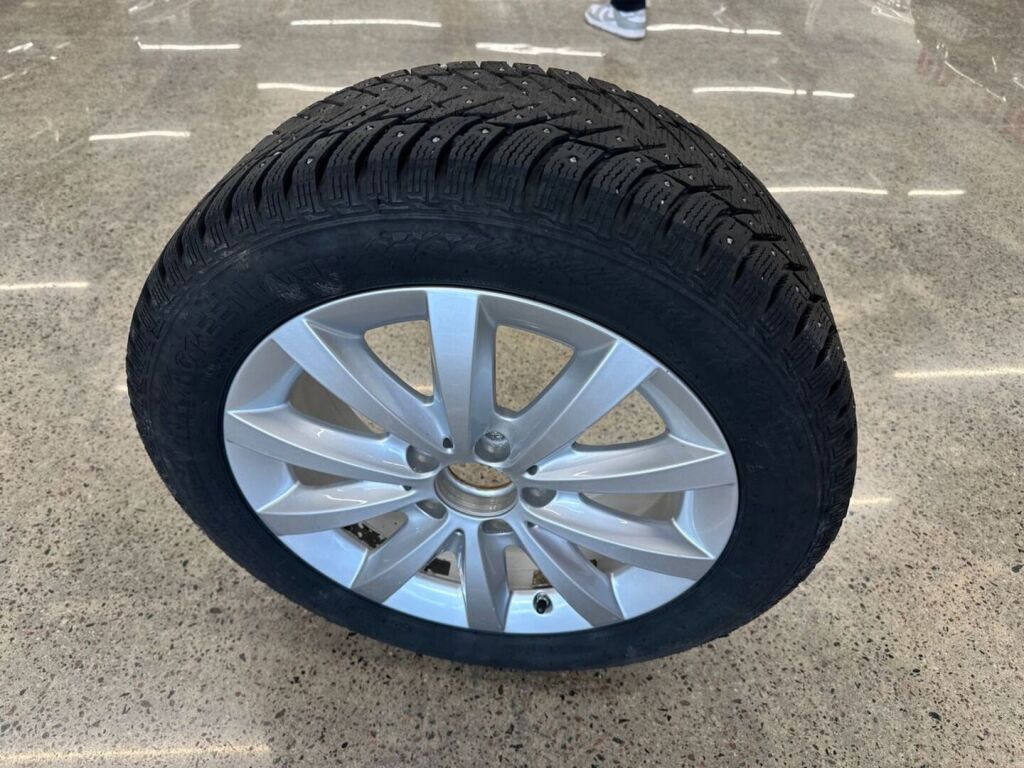 Mercedes-Benz A 2017 Punainen