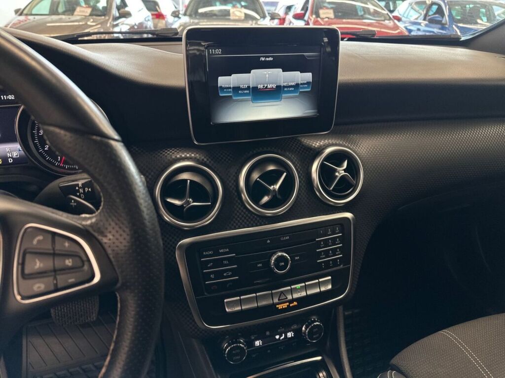 Mercedes-Benz A 2017 Punainen