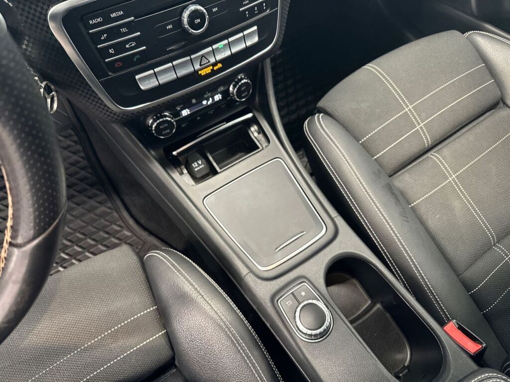 Mercedes-Benz A 2017 Punainen