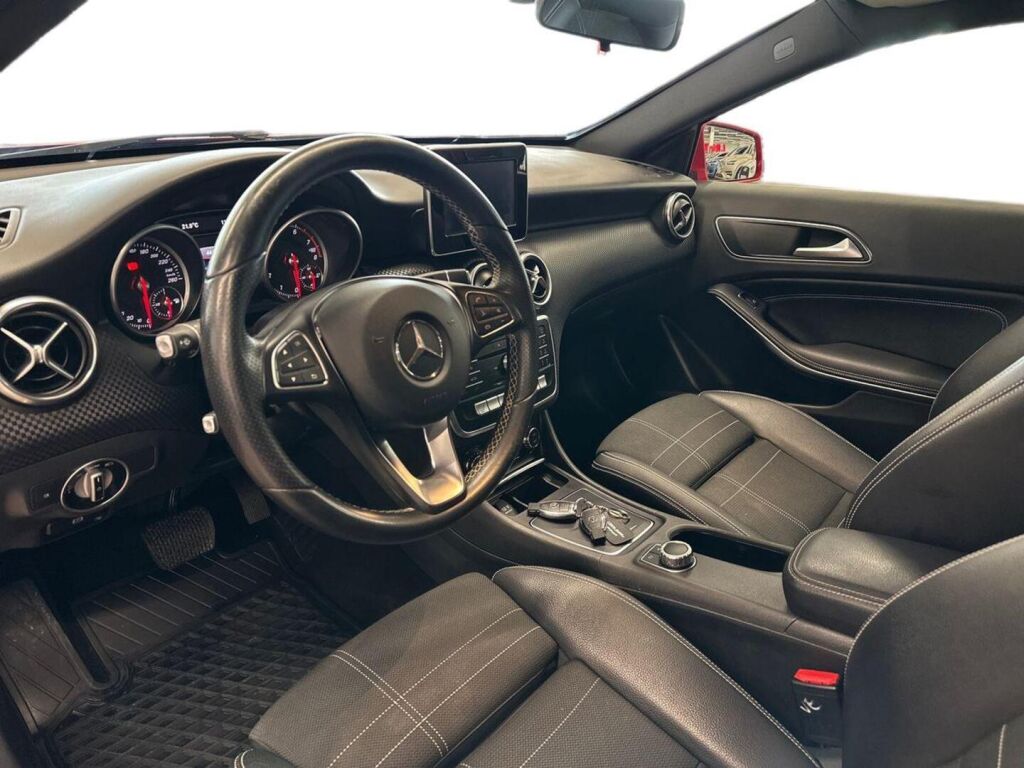 Mercedes-Benz A 2017 Punainen