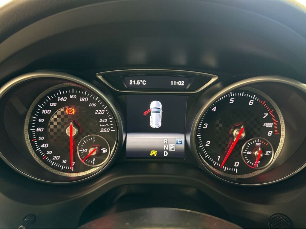 Mercedes-Benz A 2017 Punainen