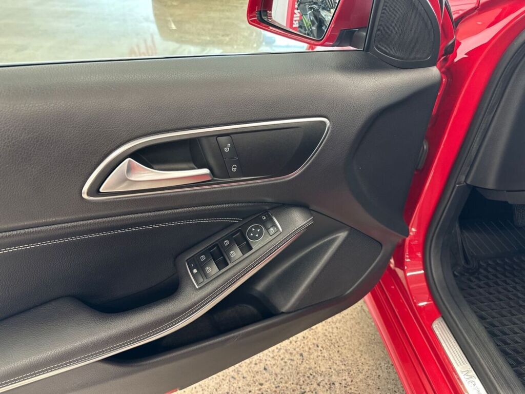 Mercedes-Benz A 2017 Punainen