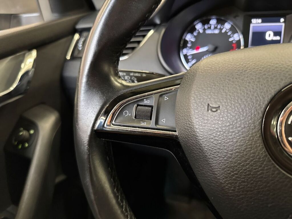 Skoda Octavia 2017 Ruskea (beige)