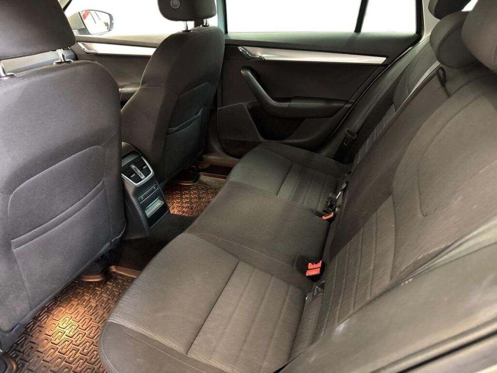 Skoda Octavia 2017 Ruskea (beige)