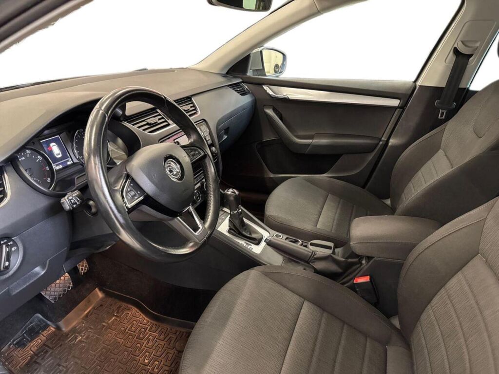 Skoda Octavia 2017 Ruskea (beige)