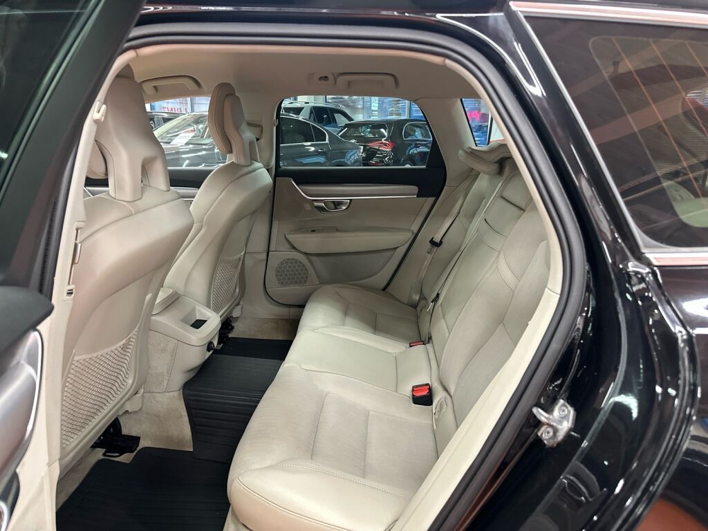 Volvo V90 2017 Musta