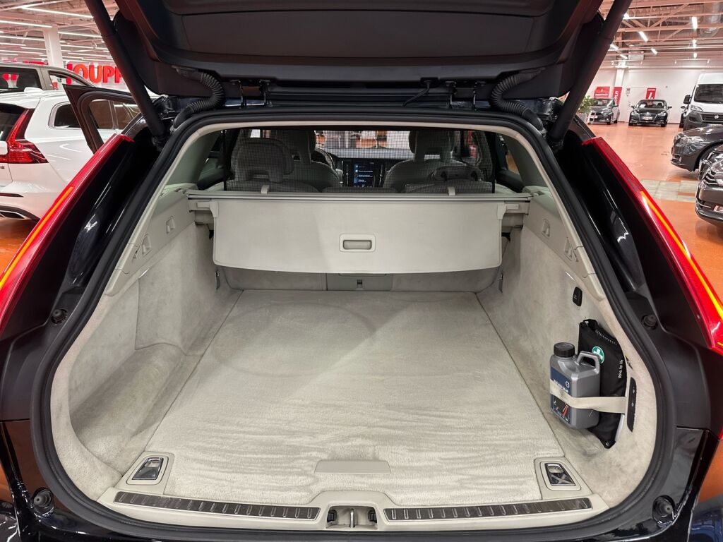 Volvo V90 2017 Musta