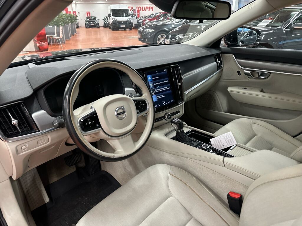 Volvo V90 2017 Musta