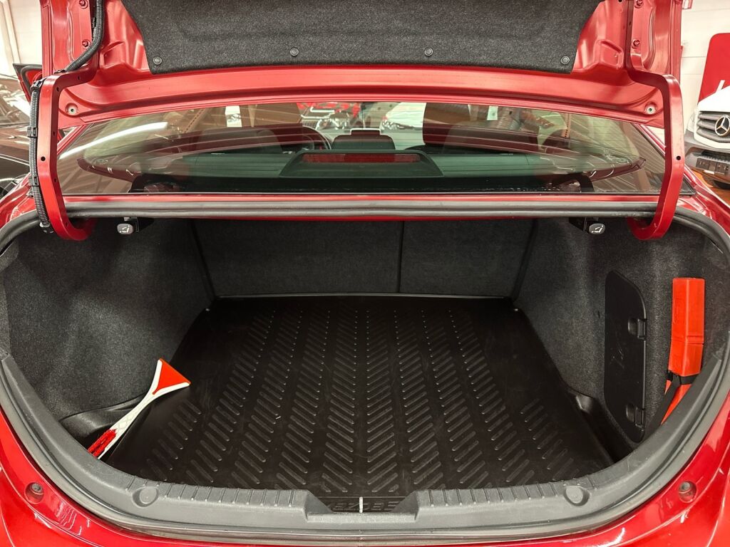 Mazda Mazda3 2014 Punainen