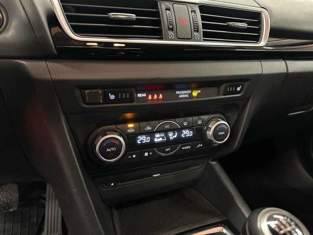 Mazda Mazda3 2014 Punainen