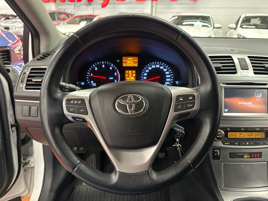 Toyota Avensis 2014 Valkoinen