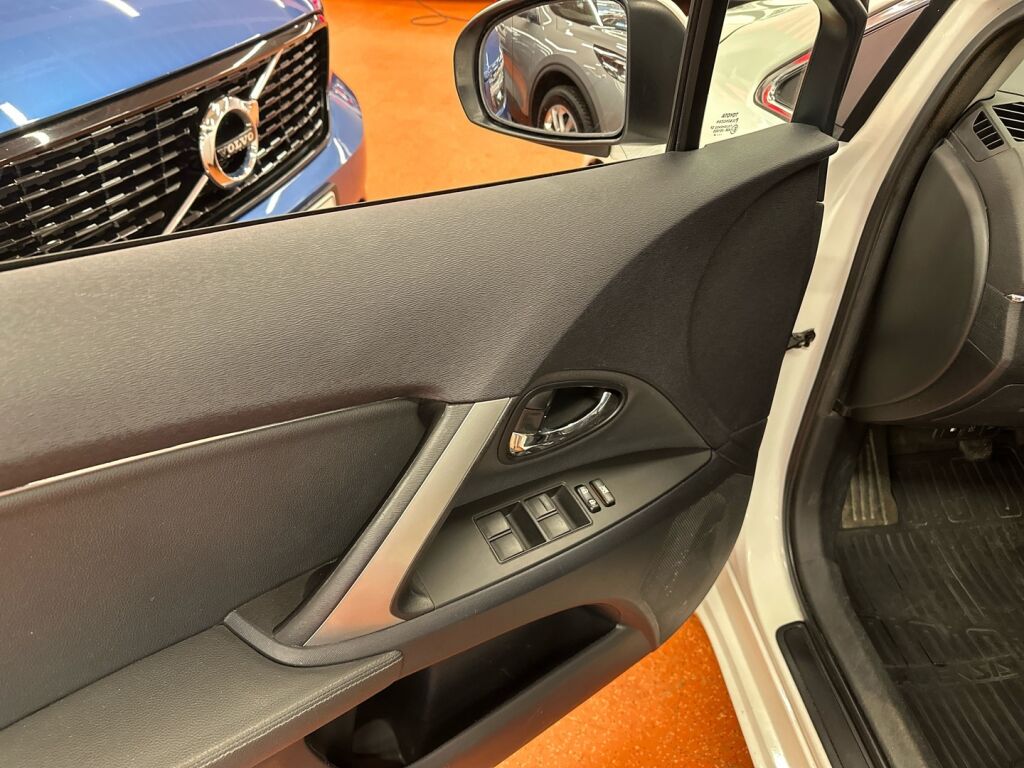 Toyota Avensis 2014 Valkoinen