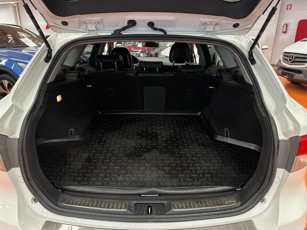 Toyota Avensis 2014 Valkoinen