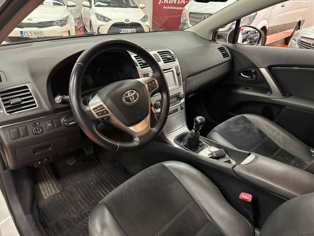 Toyota Avensis 2014 Valkoinen