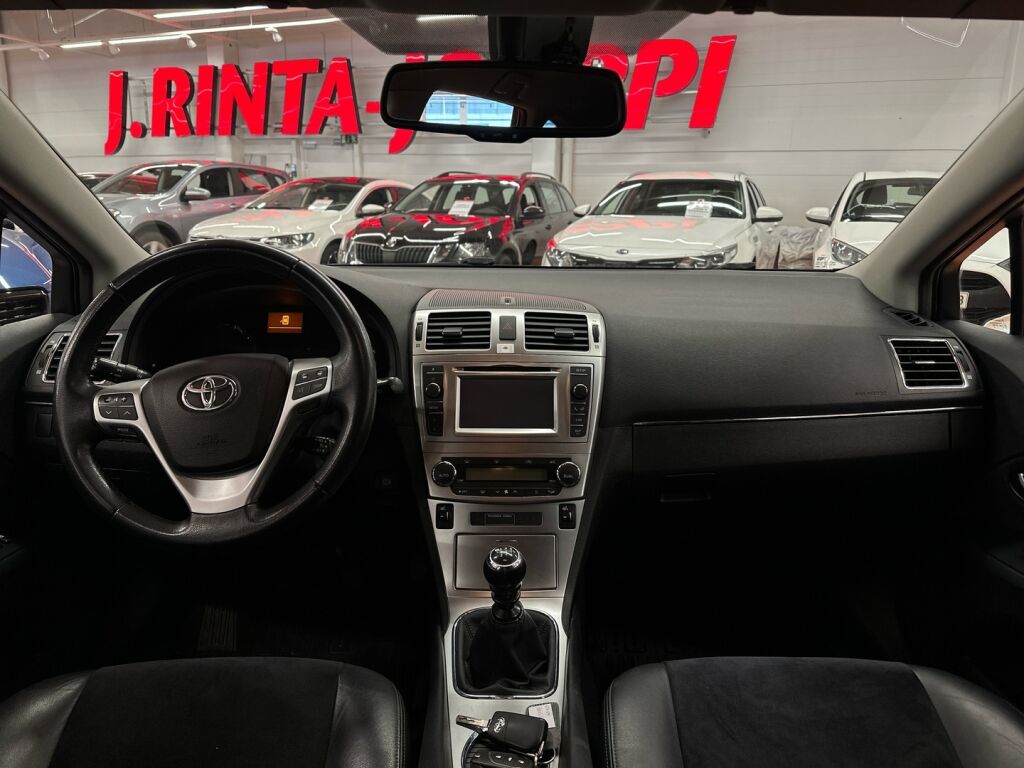 Toyota Avensis 2014 Valkoinen