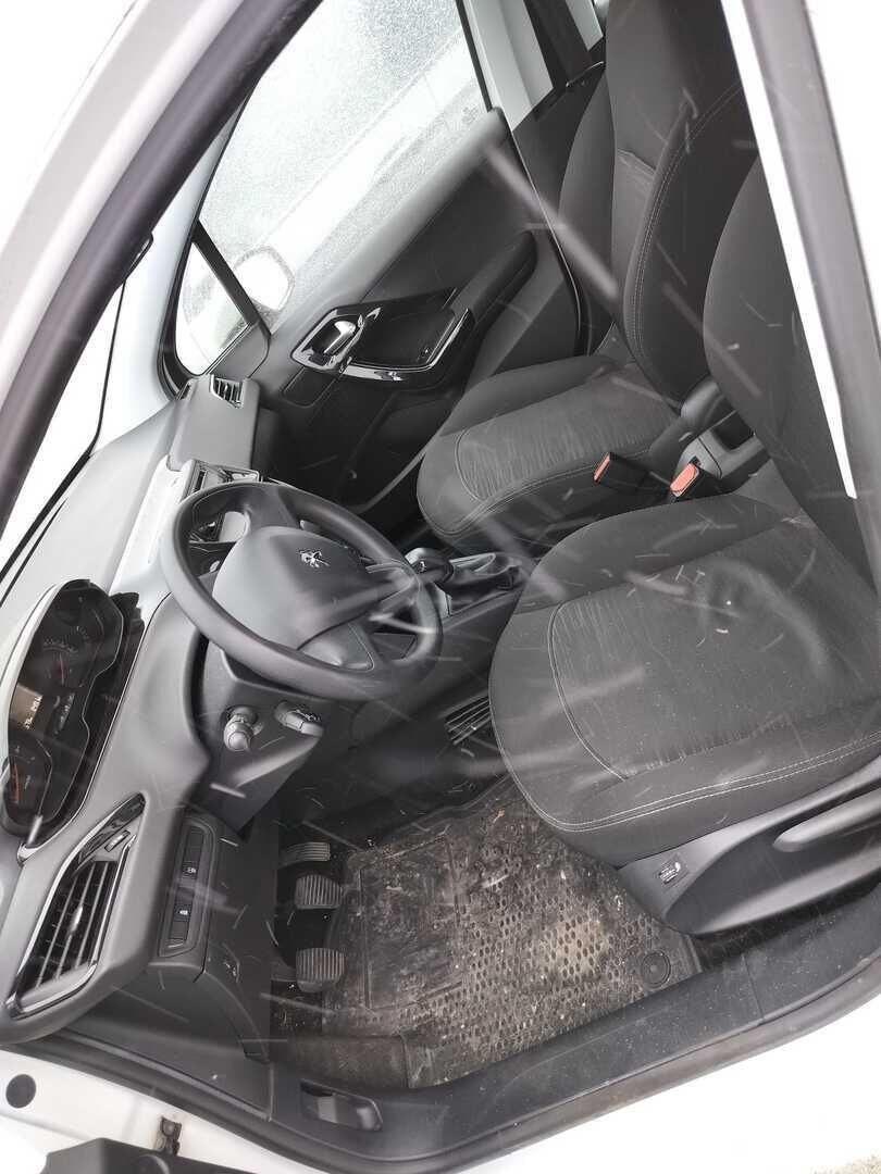 Peugeot 208 2014 Valkoinen
