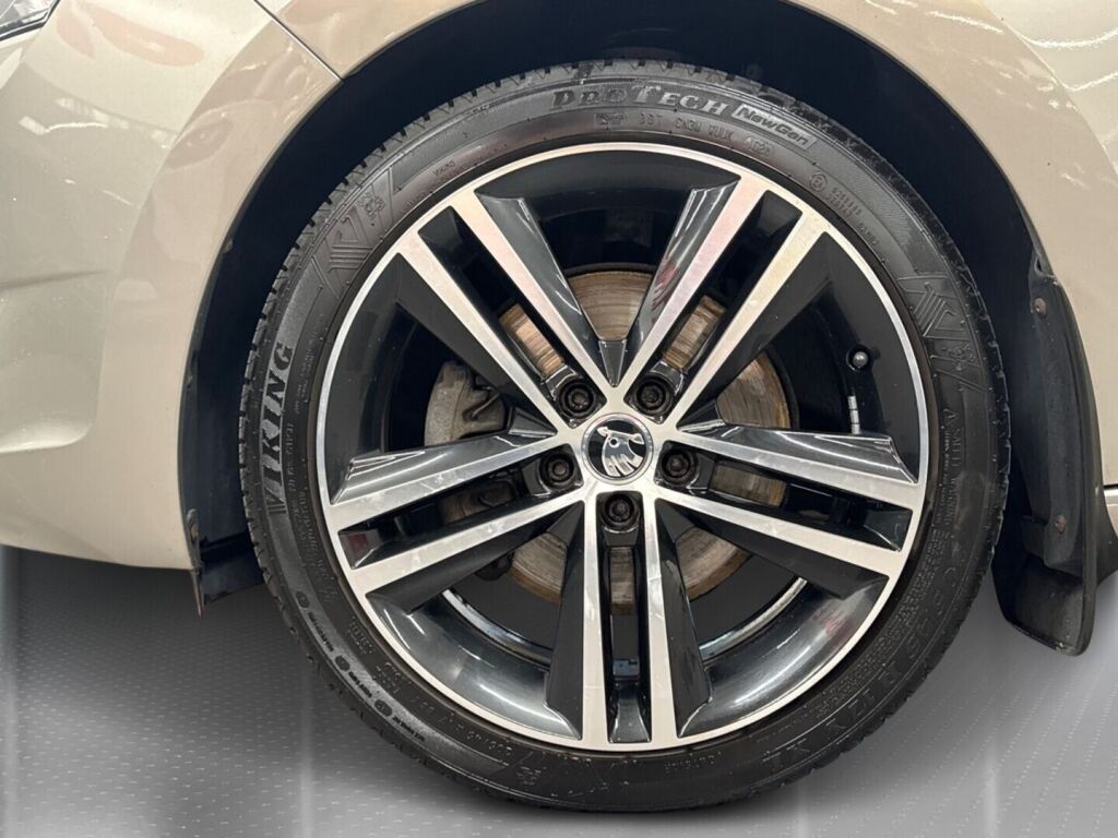Skoda Rapid 2014 Ruskea (beige)