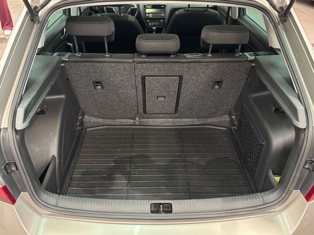 Skoda Rapid 2014 Ruskea (beige)