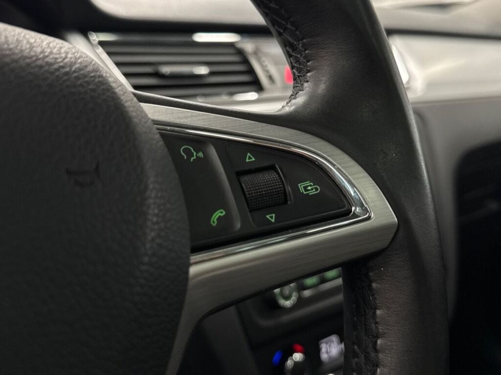Skoda Rapid 2014 Ruskea (beige)