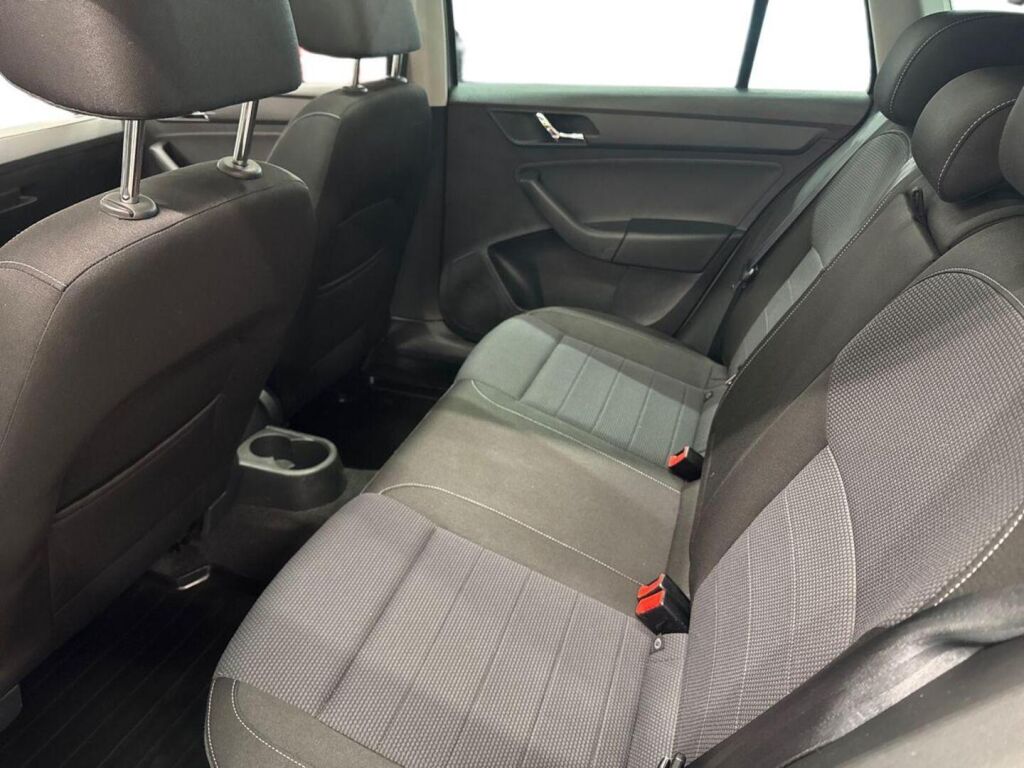 Skoda Rapid 2014 Ruskea (beige)