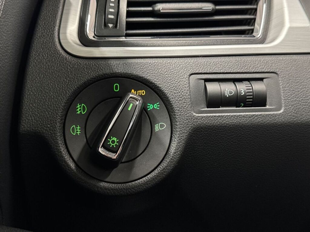 Skoda Rapid 2014 Ruskea (beige)