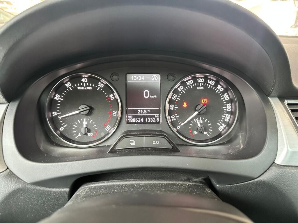 Skoda Rapid 2014 Ruskea (beige)