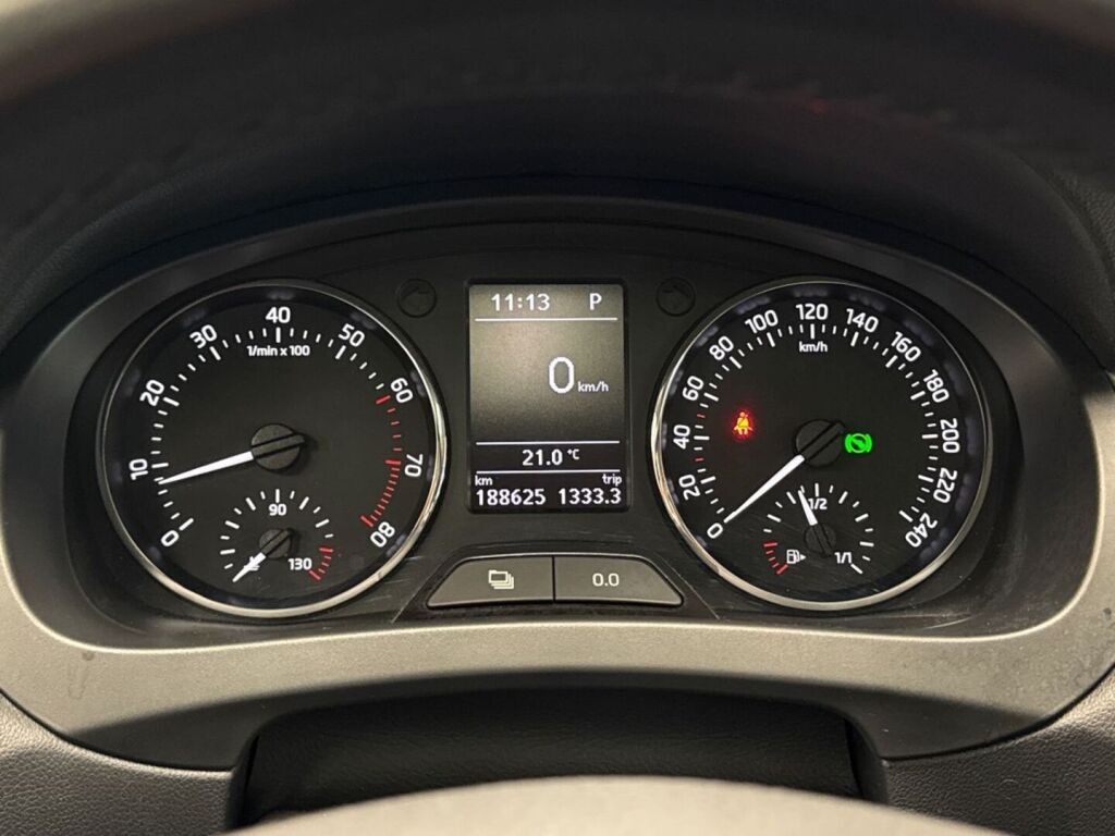 Skoda Rapid 2014 Ruskea (beige)