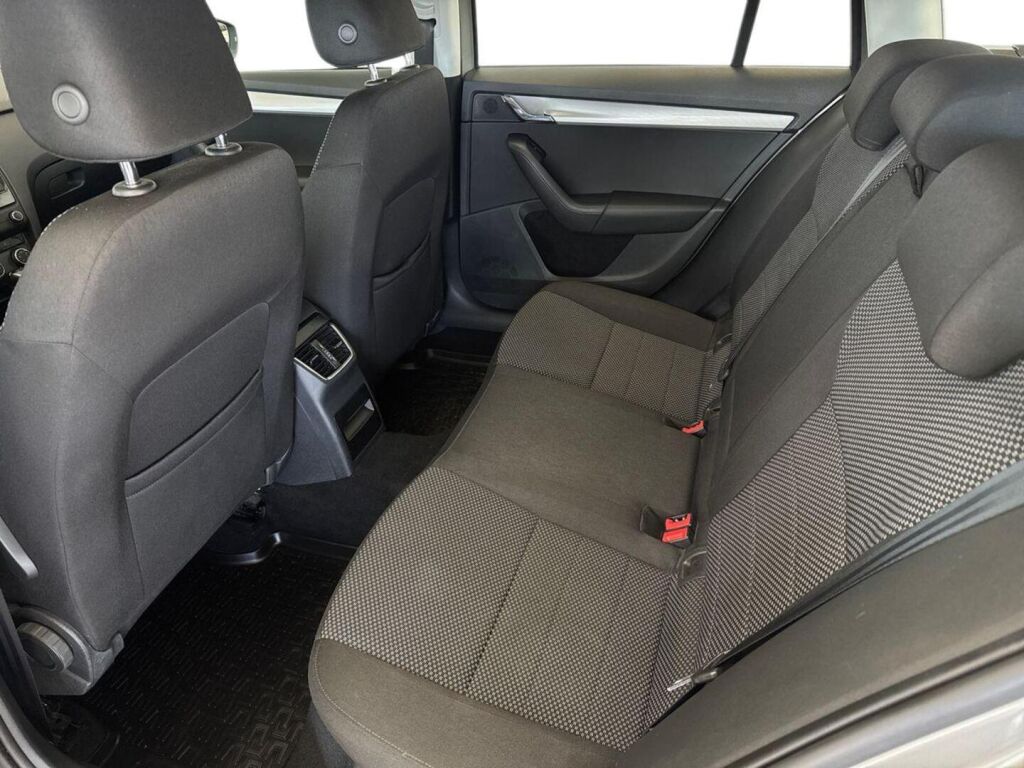 Skoda Octavia 2014 Ruskea (beige)