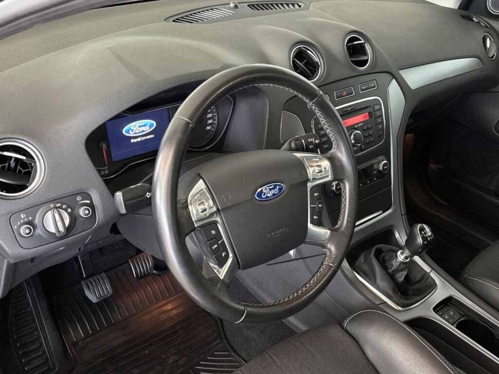 Ford Mondeo 2011 Ruskea (beige)