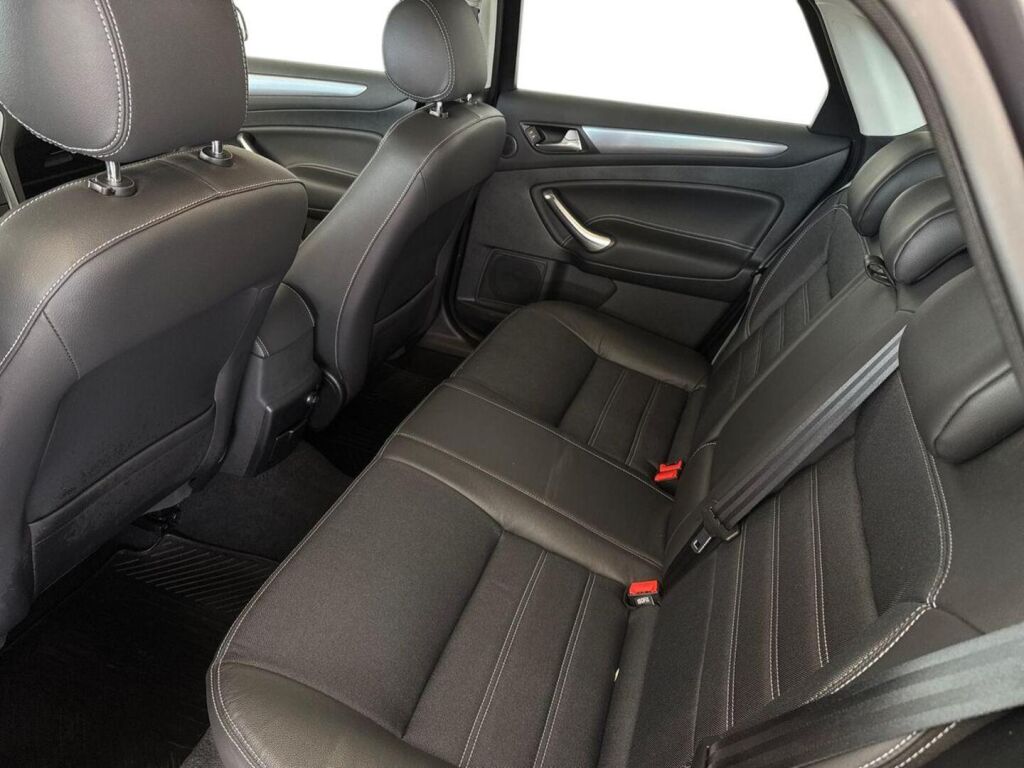 Ford Mondeo 2011 Ruskea (beige)