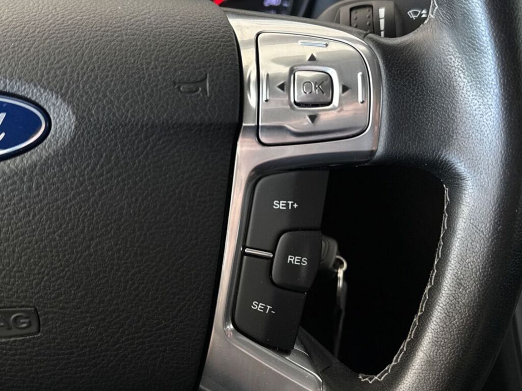 Ford Mondeo 2011 Ruskea (beige)