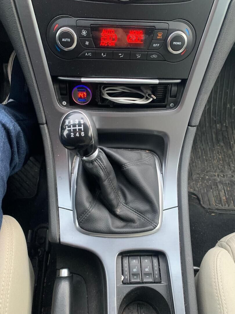 Ford Mondeo 2011 Ruskea (beige)