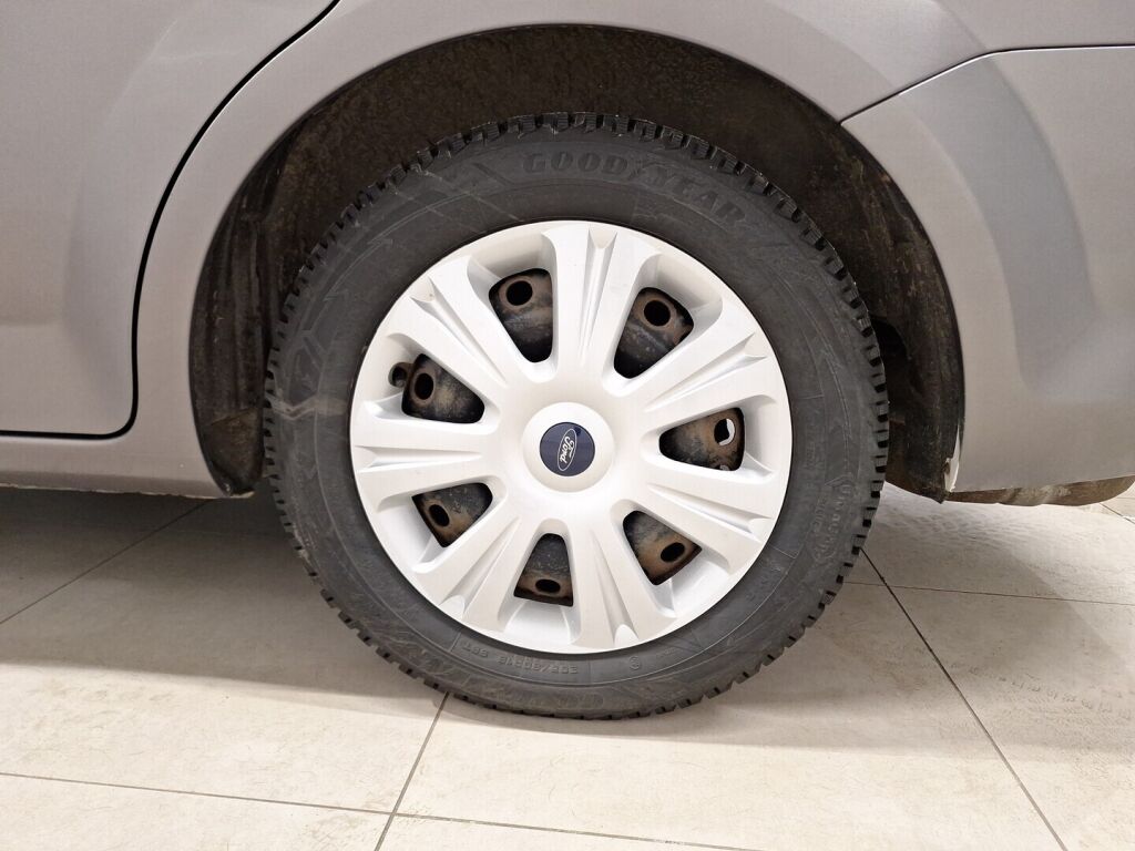 Ford Mondeo 2011 Ruskea (beige)