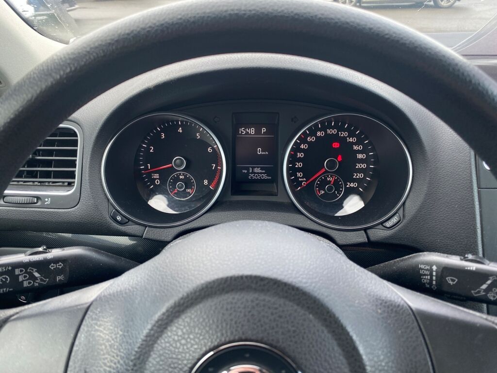 Volkswagen Golf 2011 Musta