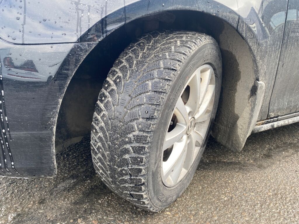 Volkswagen Golf 2011 Musta