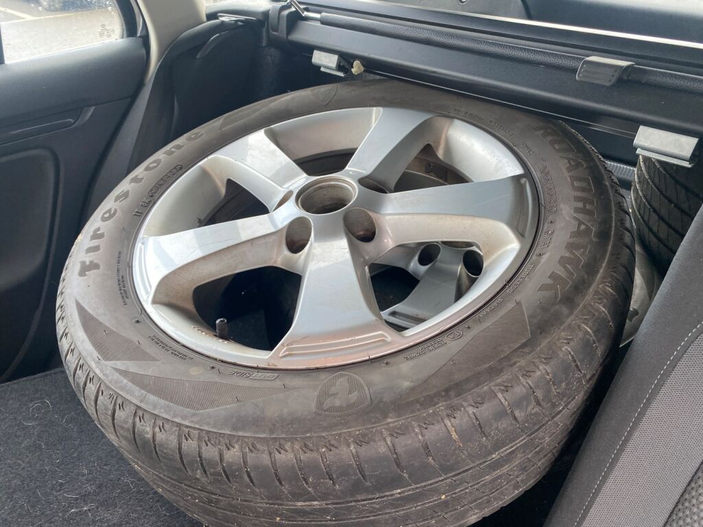 Volkswagen Golf 2011 Musta