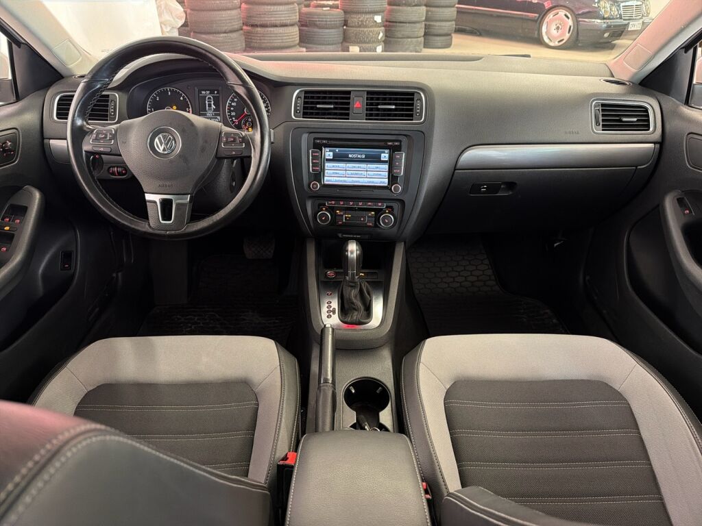 Volkswagen Jetta 2011 Valkoinen
