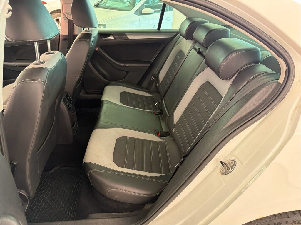 Volkswagen Jetta 2011 Valkoinen