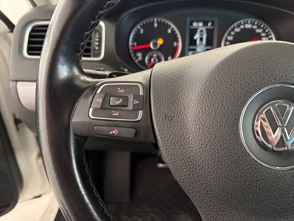 Volkswagen Jetta 2011 Valkoinen