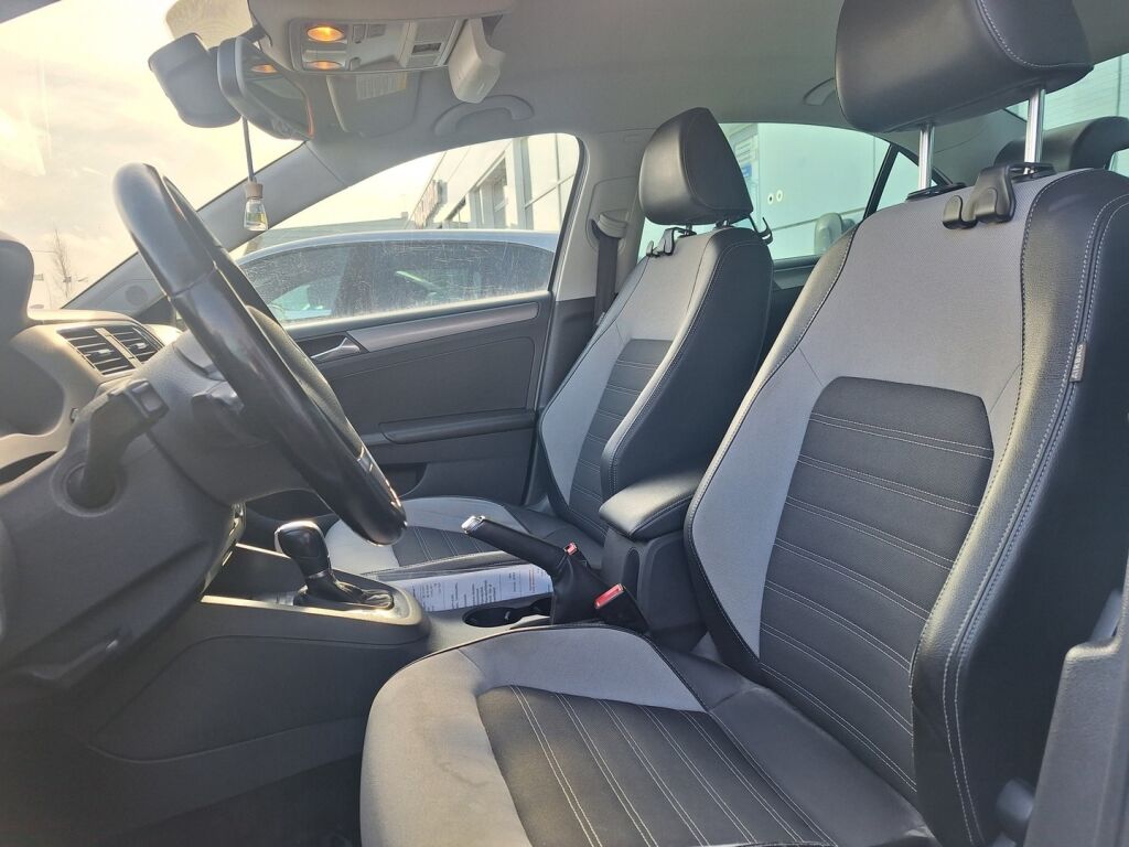 Volkswagen Jetta 2011 Valkoinen