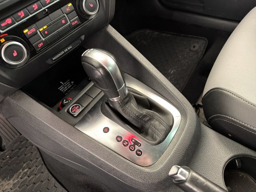 Volkswagen Jetta 2011 Valkoinen